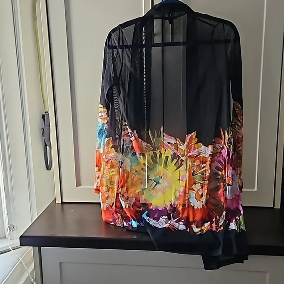 Beautiful lightweight duster. - Picture 3 of 7